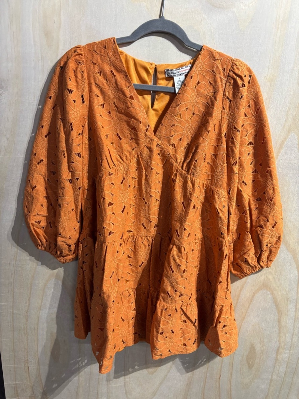 A Calin Lace Peplum Blouse Orange Puff Sleeve V Neck Size S - Picture 2 of 9